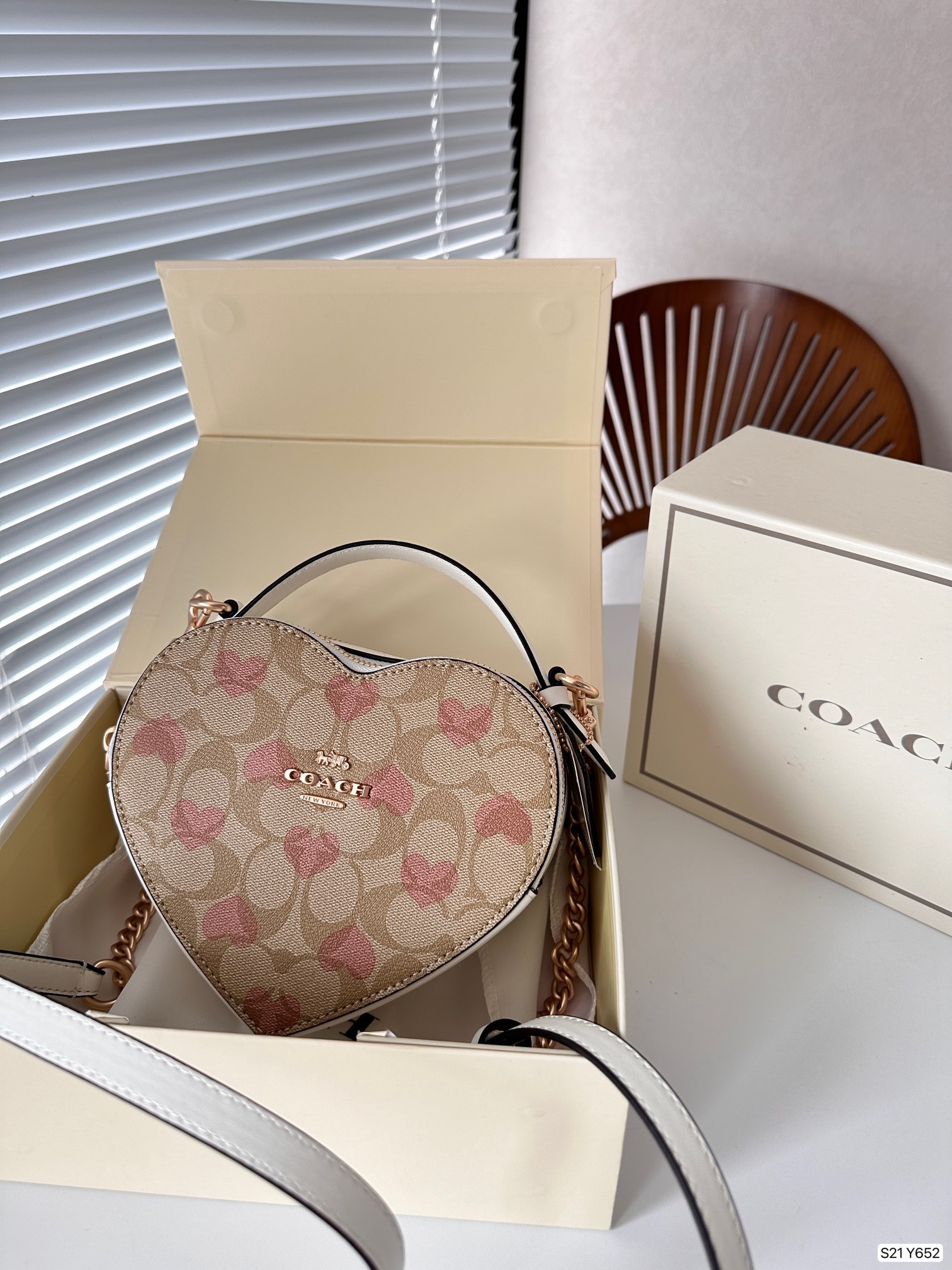 C Style Heart-Shaped Bag