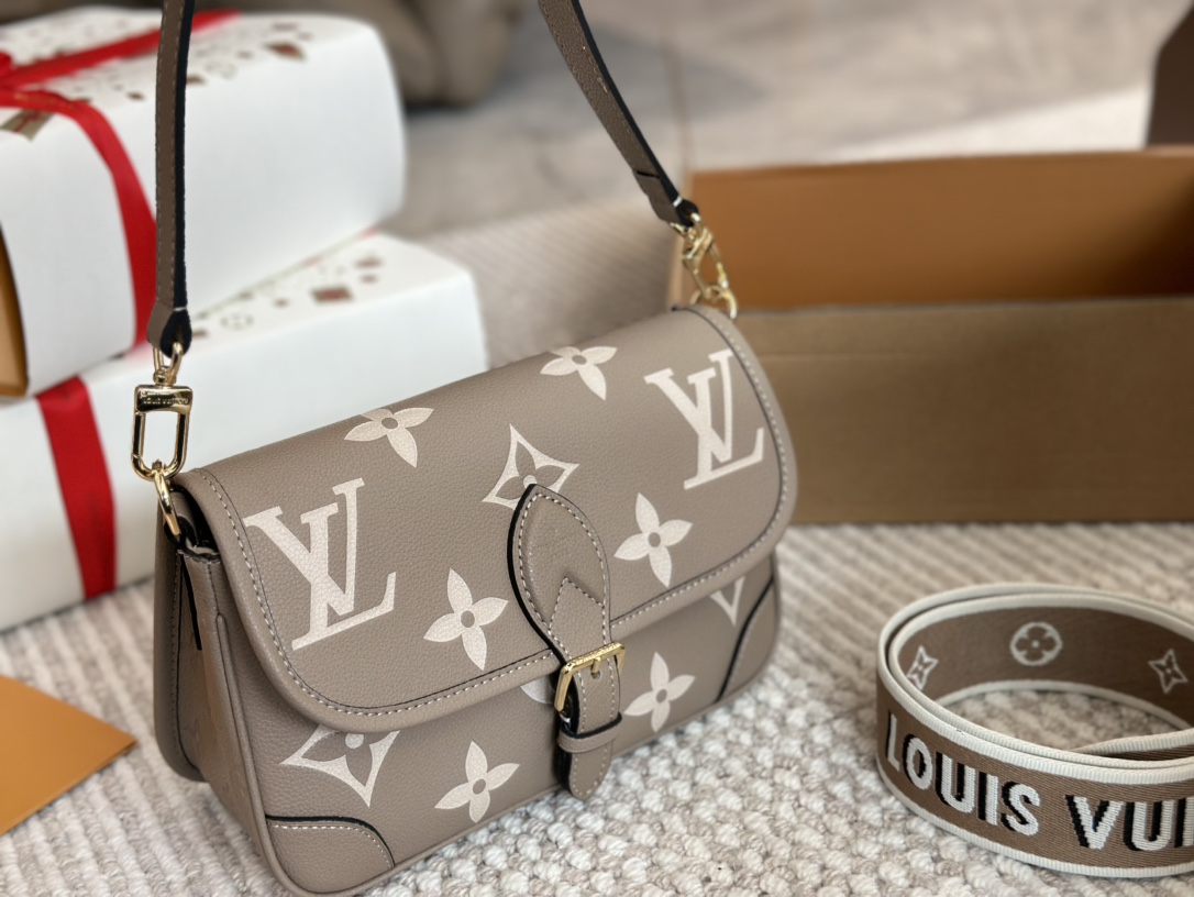 L Style Baguette Bag