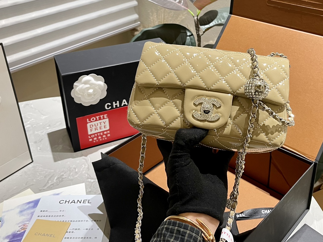 C Style Patent Leather Diamond  CF Chain Bag