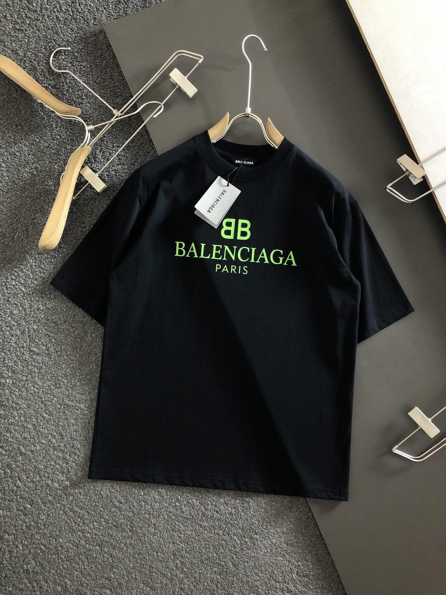 B style casual T-shirt
