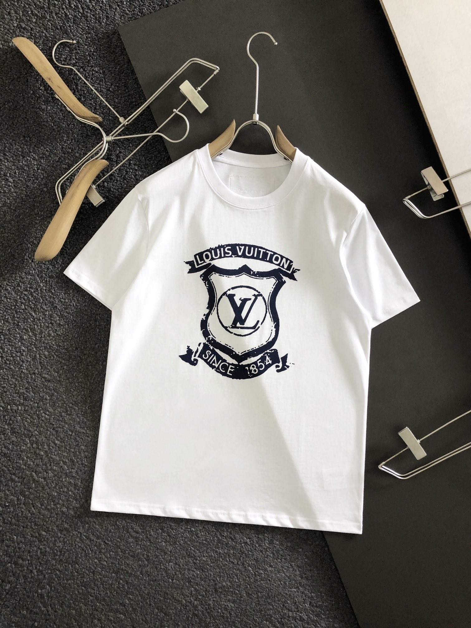 L style casual T-shirt