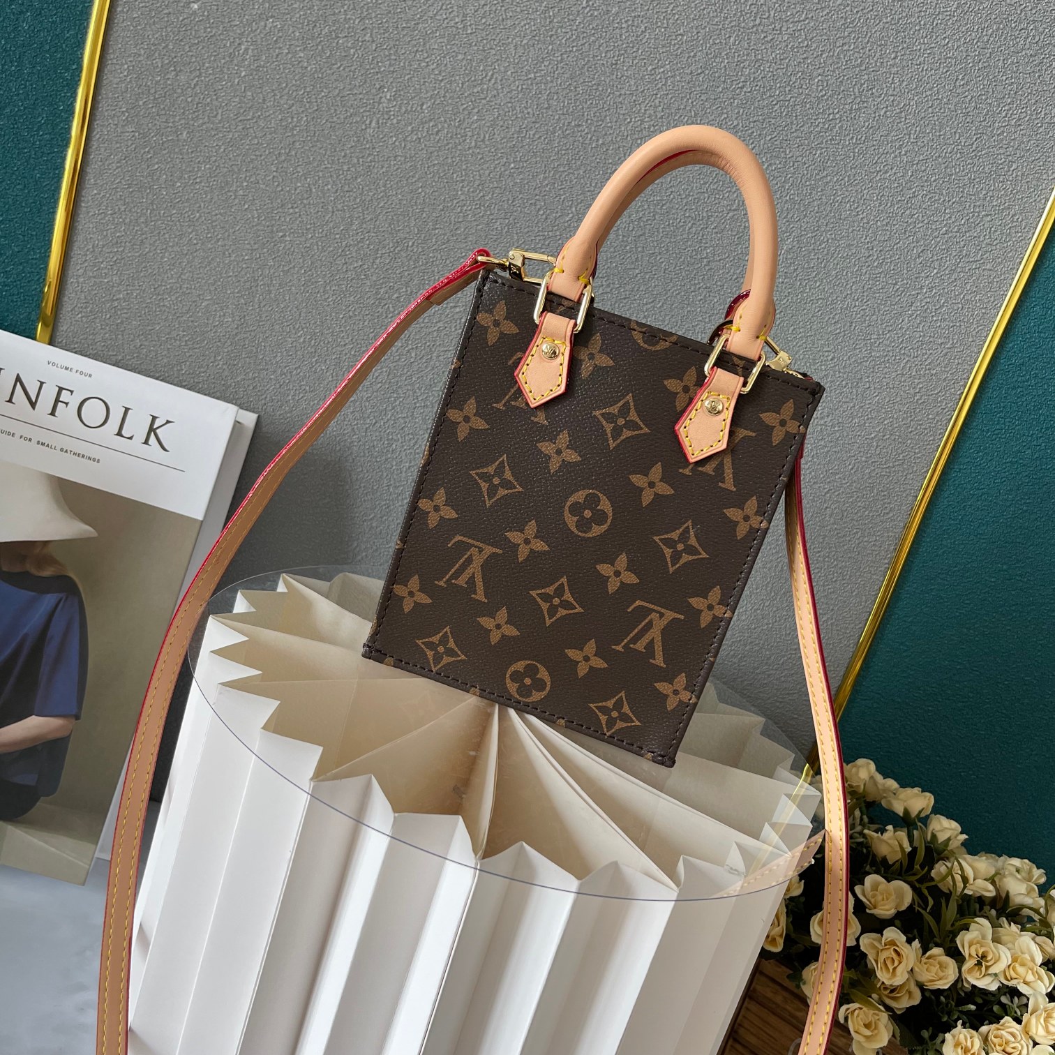 L Style Monogram onthego bag with shoulder strip