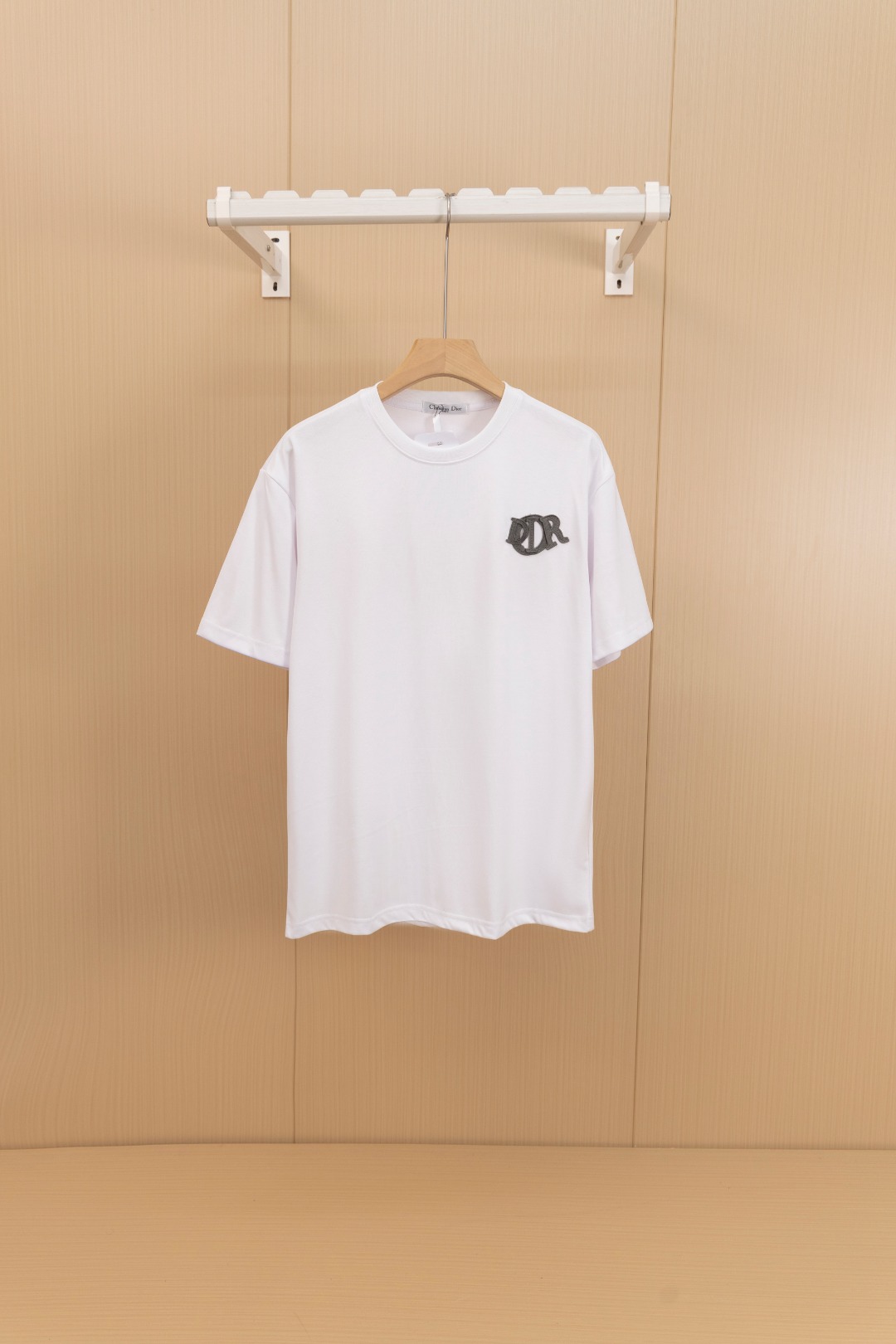 D style Embroidered letter short sleeves