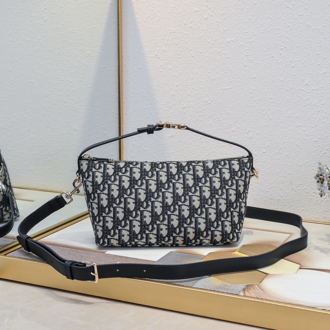 D style Clutch bag