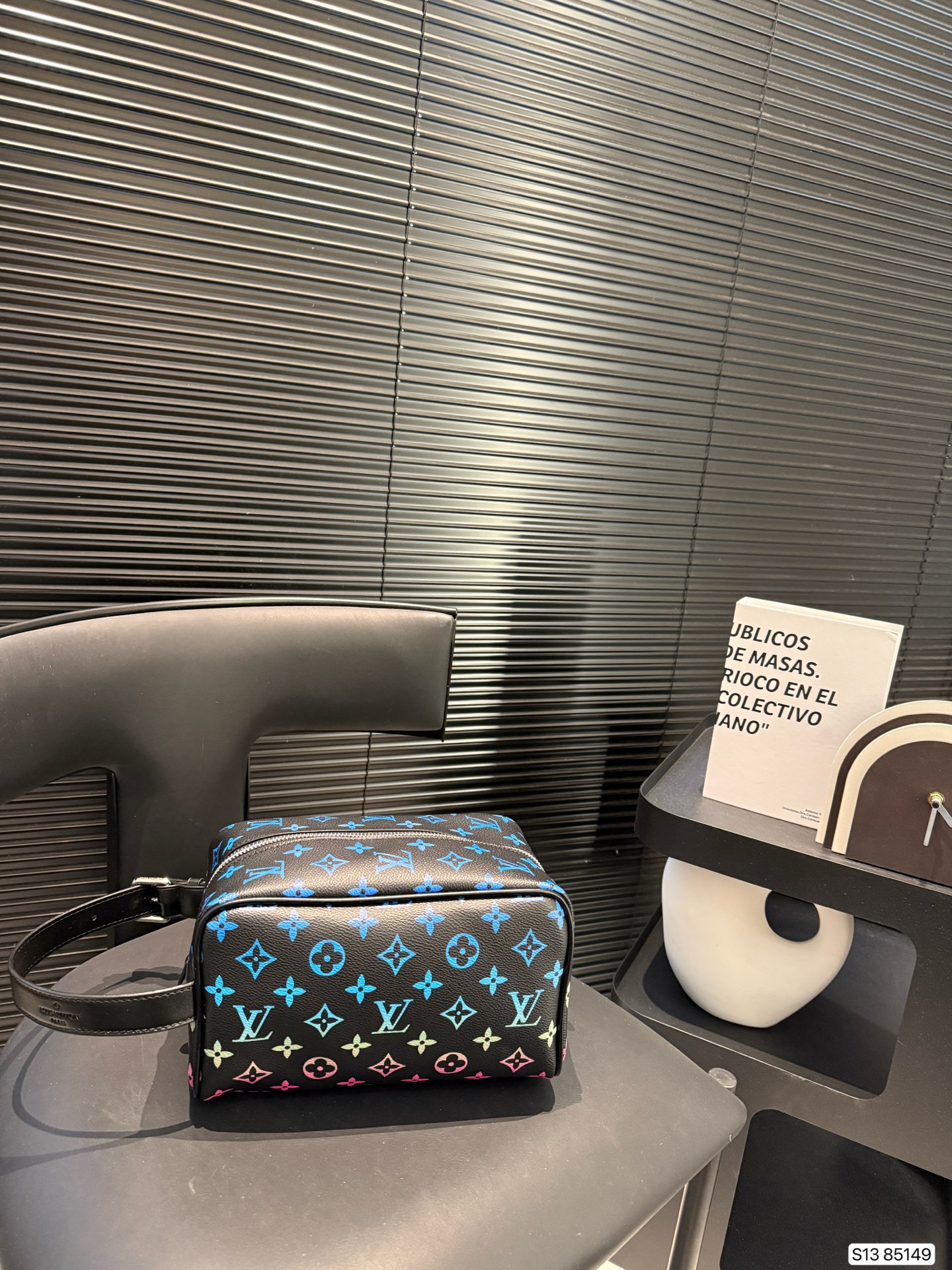 L style Toiletry bag