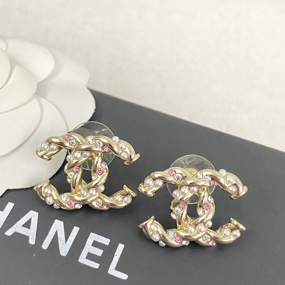 C style Rice-grain pearl letter earrings