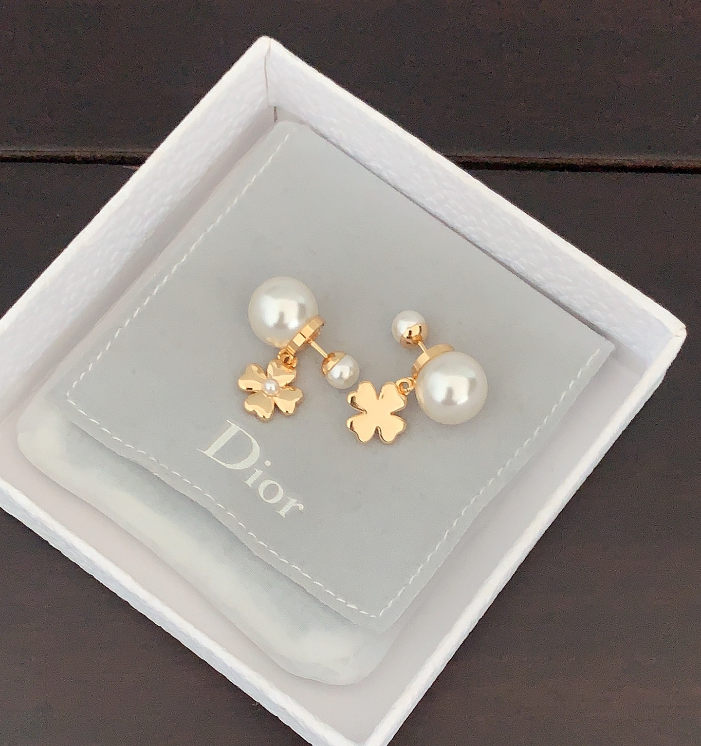 D style Large and small pearl earrings