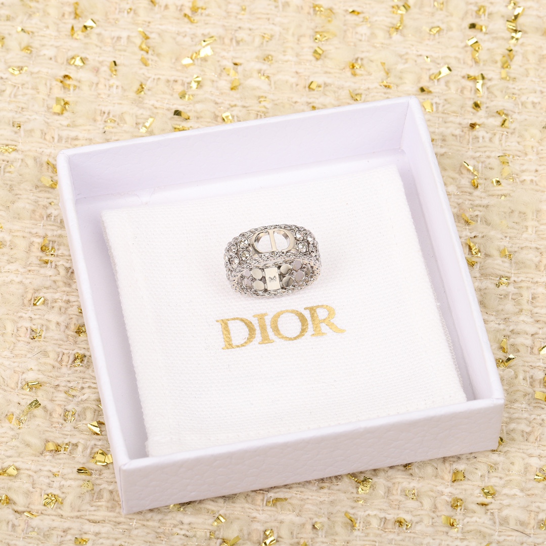 D style Pearl and diamond ring