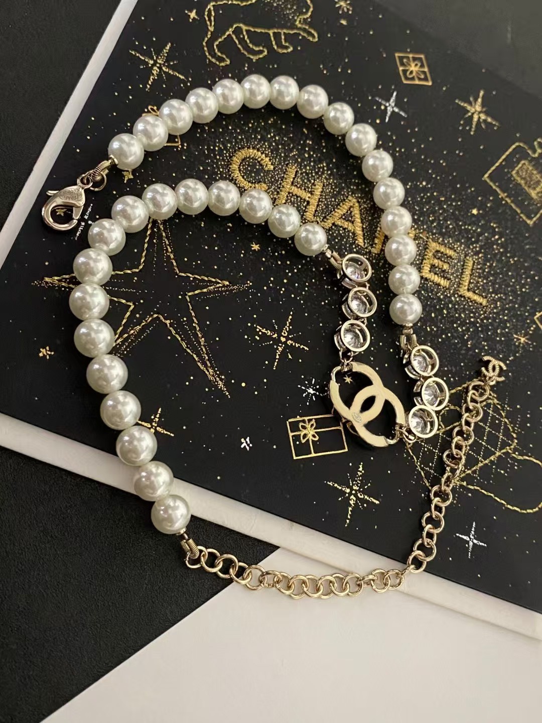 C style Pearl letter necklace