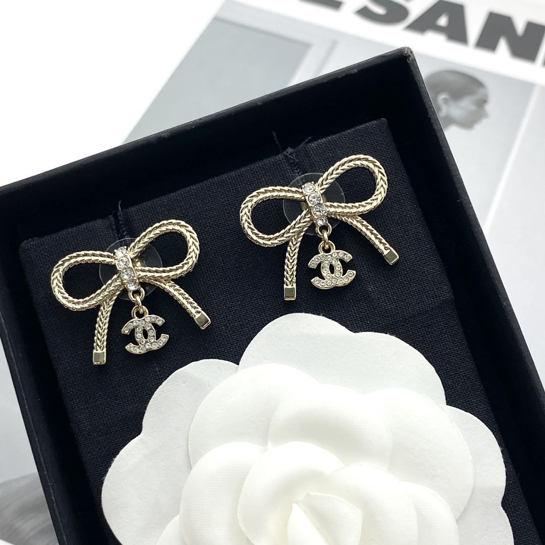 C style Chain bow earrings