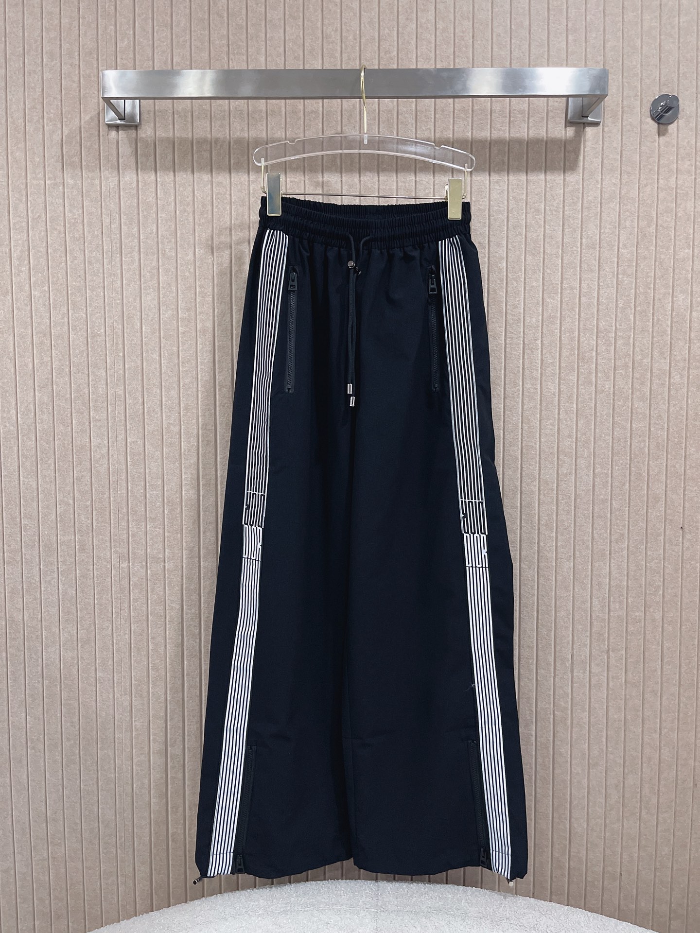 D style Casual trousers