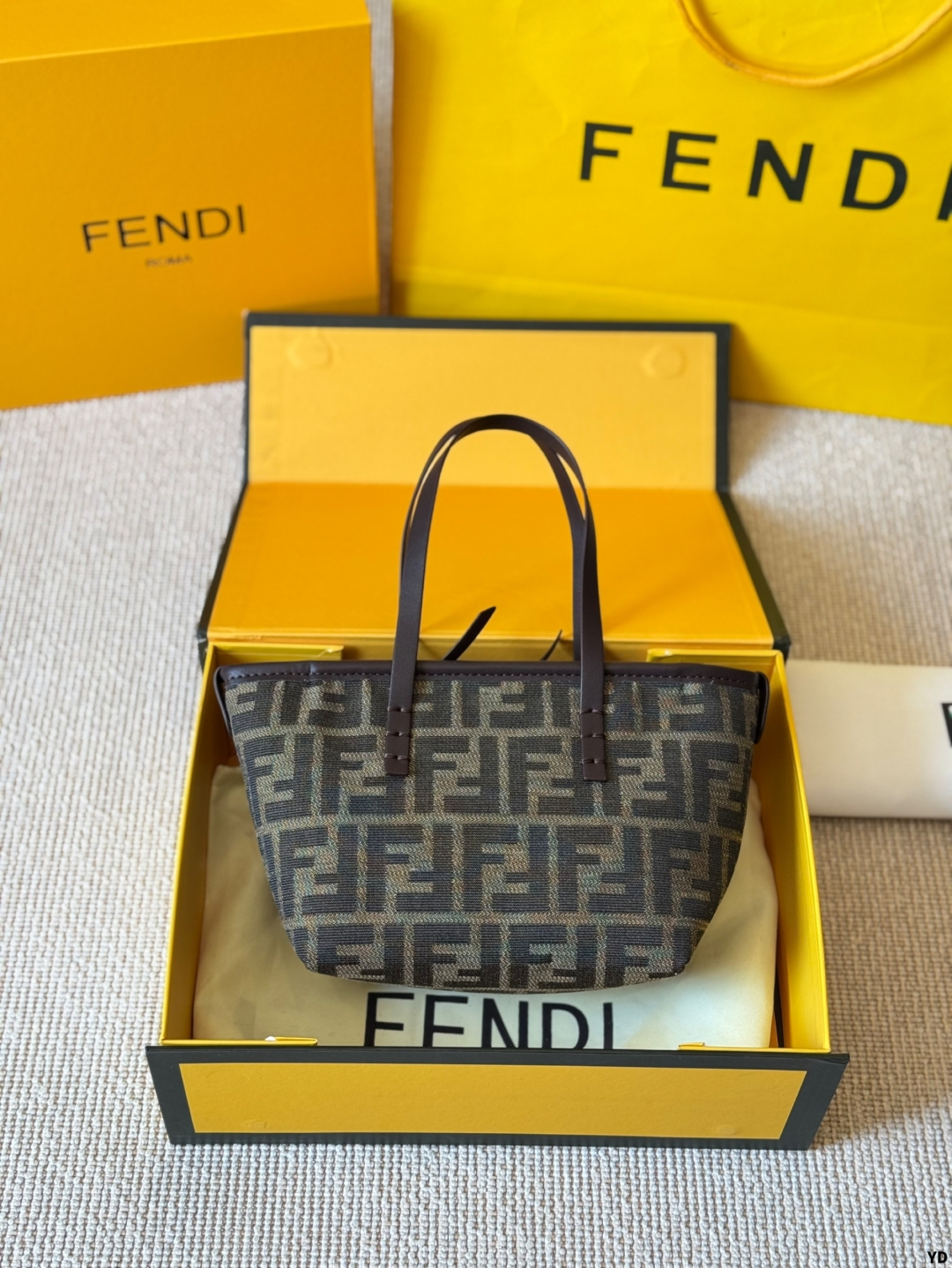F style Roll Mini Shopping Basket