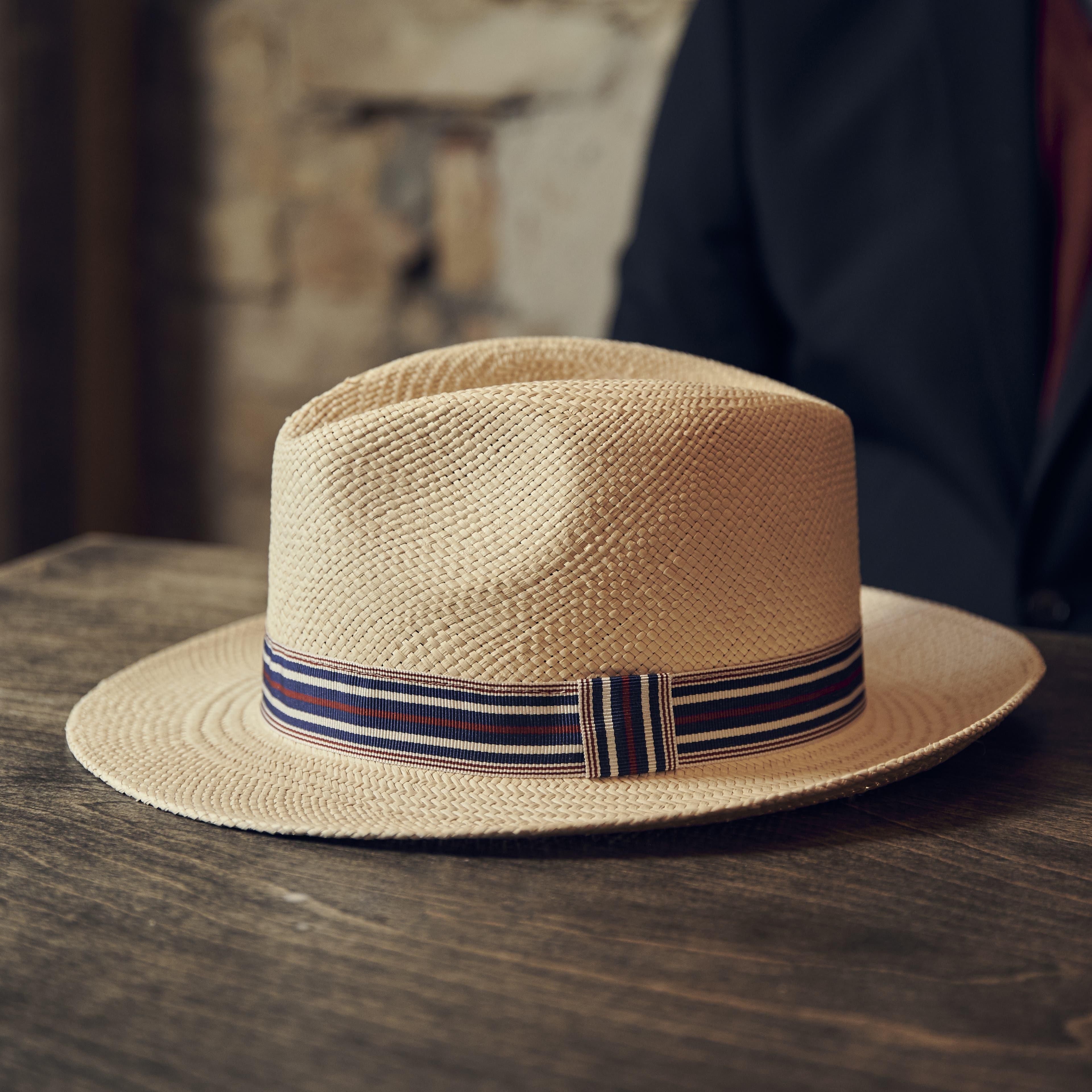 NATURAL-COLOURED MODA PANAMA HAT WITH STRIPED BAND