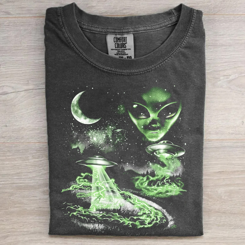 Vintage Alien UFO 90s Graphic T-Shirt