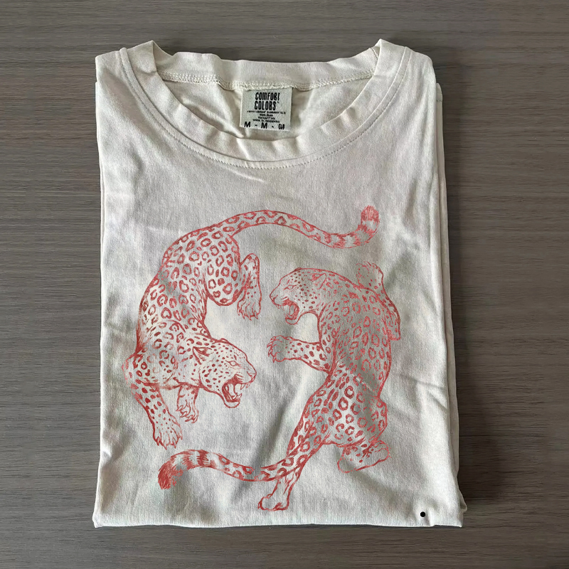 Vintage Leopard Fighting Graphic T-Shirt