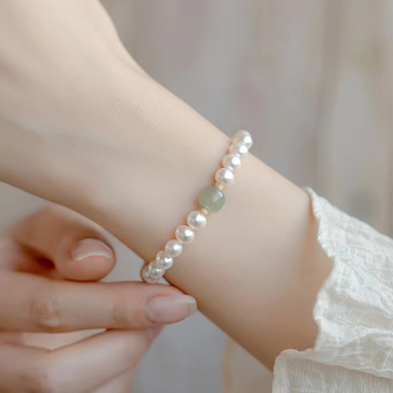 girl's fresh water pearl wristband with hetian jade bead