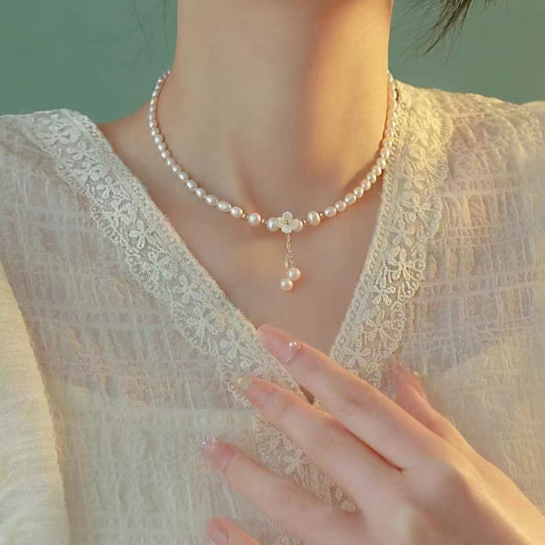 girl's pearl necklace:flower