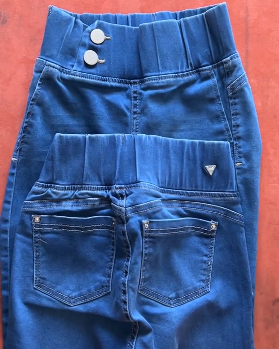 Vaqueros pitillo de cintura alta con elástico