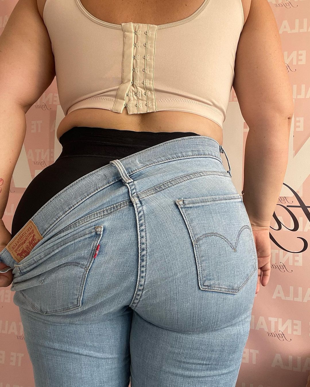 Shorts con levantamiento de cadera y cintura baja