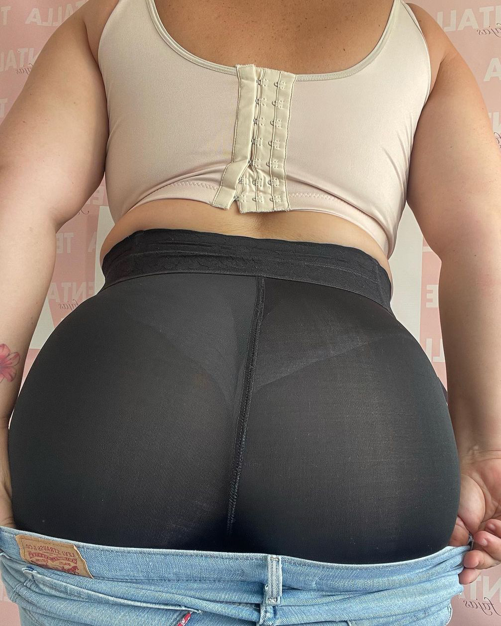 Shorts con levantamiento de cadera y cintura baja