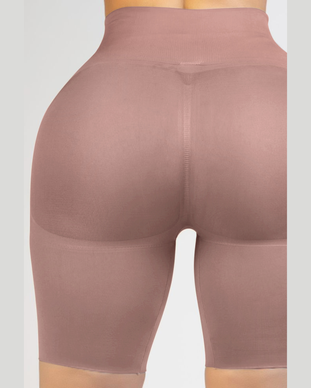 Pantalón corto con realce de glúteos y cintura alta sin costuras