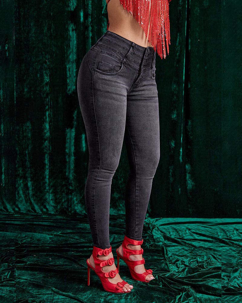 Vaqueros de talle alto con realce de cadera en gris ahumado