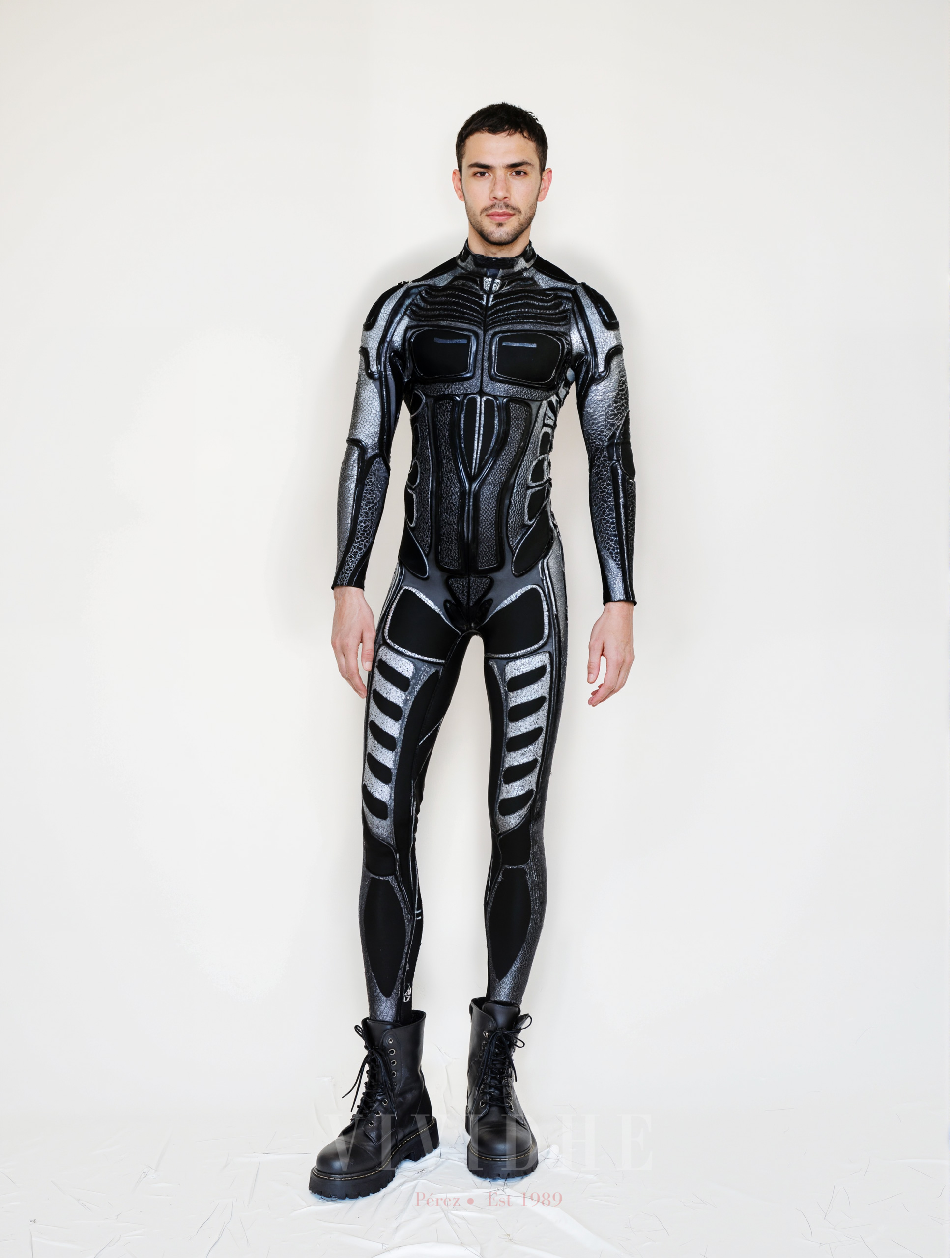 Black_Tech_Male_Costume_For_Fitness_Enthusiasts_VIVIDHE