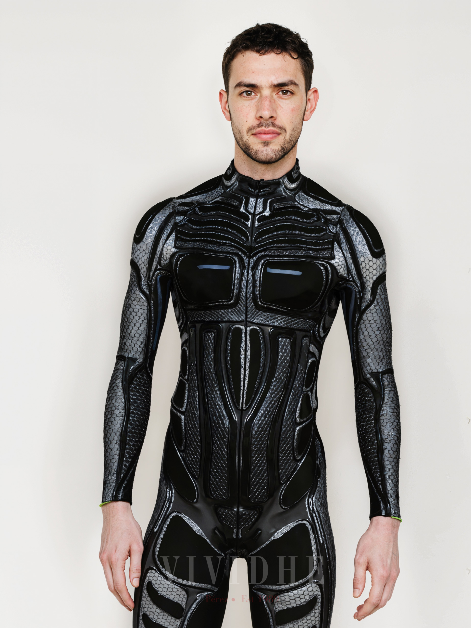 Black_Tech_Male_Costume_For_Fitness_Enthusiasts_VIVIDHE
