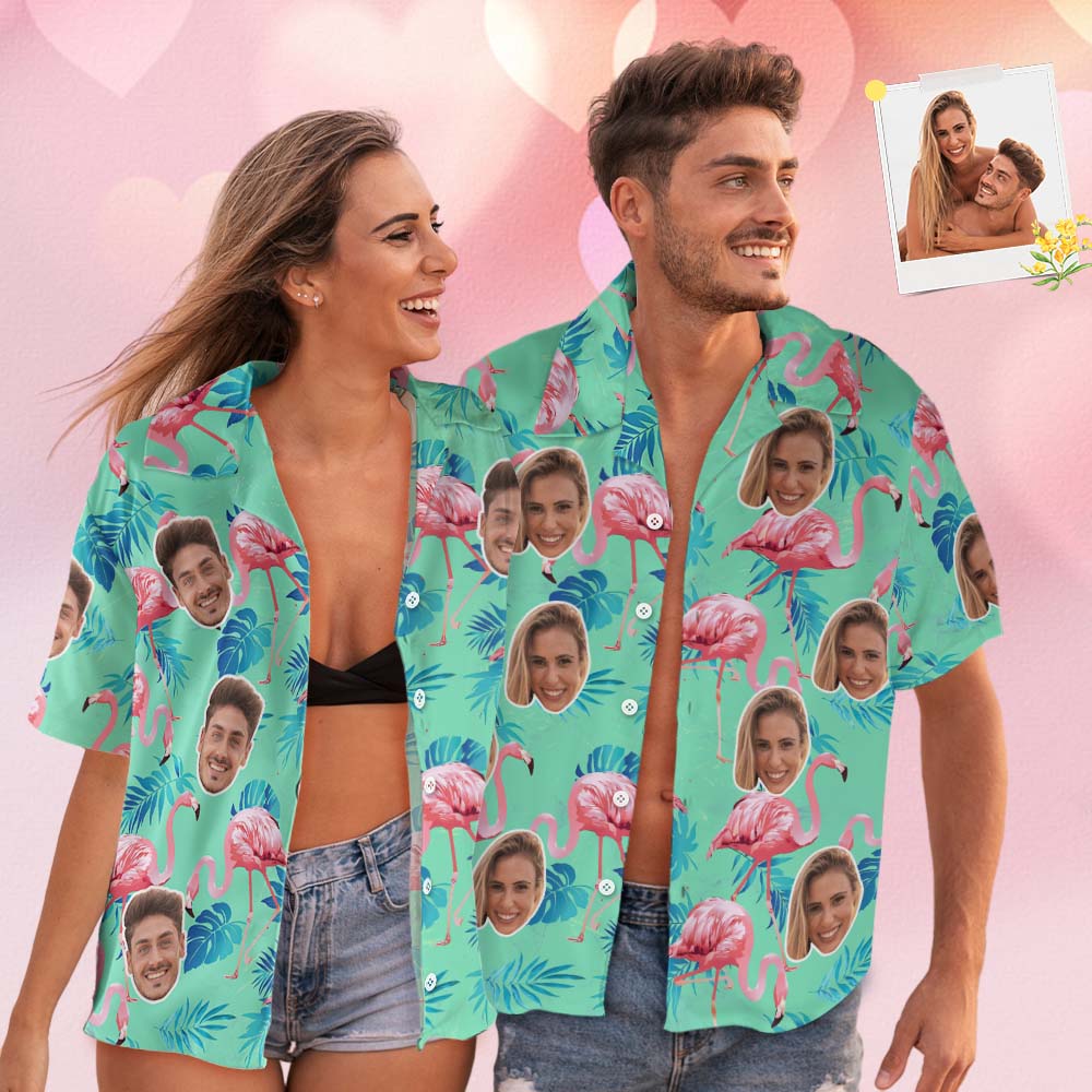 Chemise PersonnaliséeChemise Hawaïenne Avec Visage Personnalisé, Chemise Tropicale Flamant Rose, Tenue De Couple, Imprimé Sur Tout Le Vert Et Les Feuilles De Palmier-MyHawaiianShirtsFR