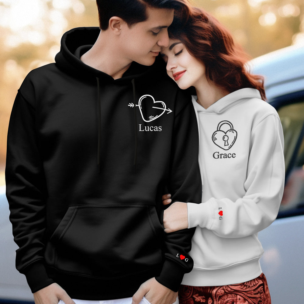 Benutzerdefinierter Text bestickter Kapuzenpullover, einzigartiges Herz-Schlüssel- und Schloss-Match-Set-Paar-Sweatshirt - MyHawaiianShirtsDE