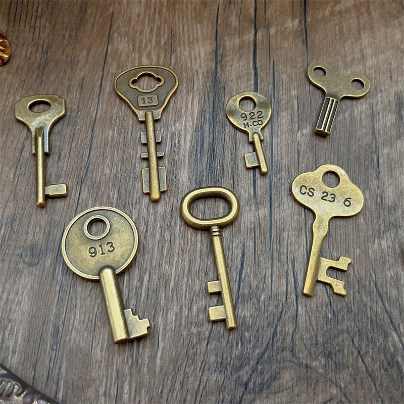 30pcs Retro Key Scrapbooking metal materials