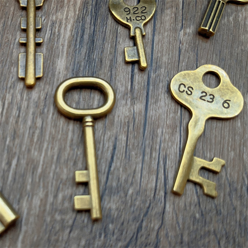 30pcs Retro Key Scrapbooking metal materials