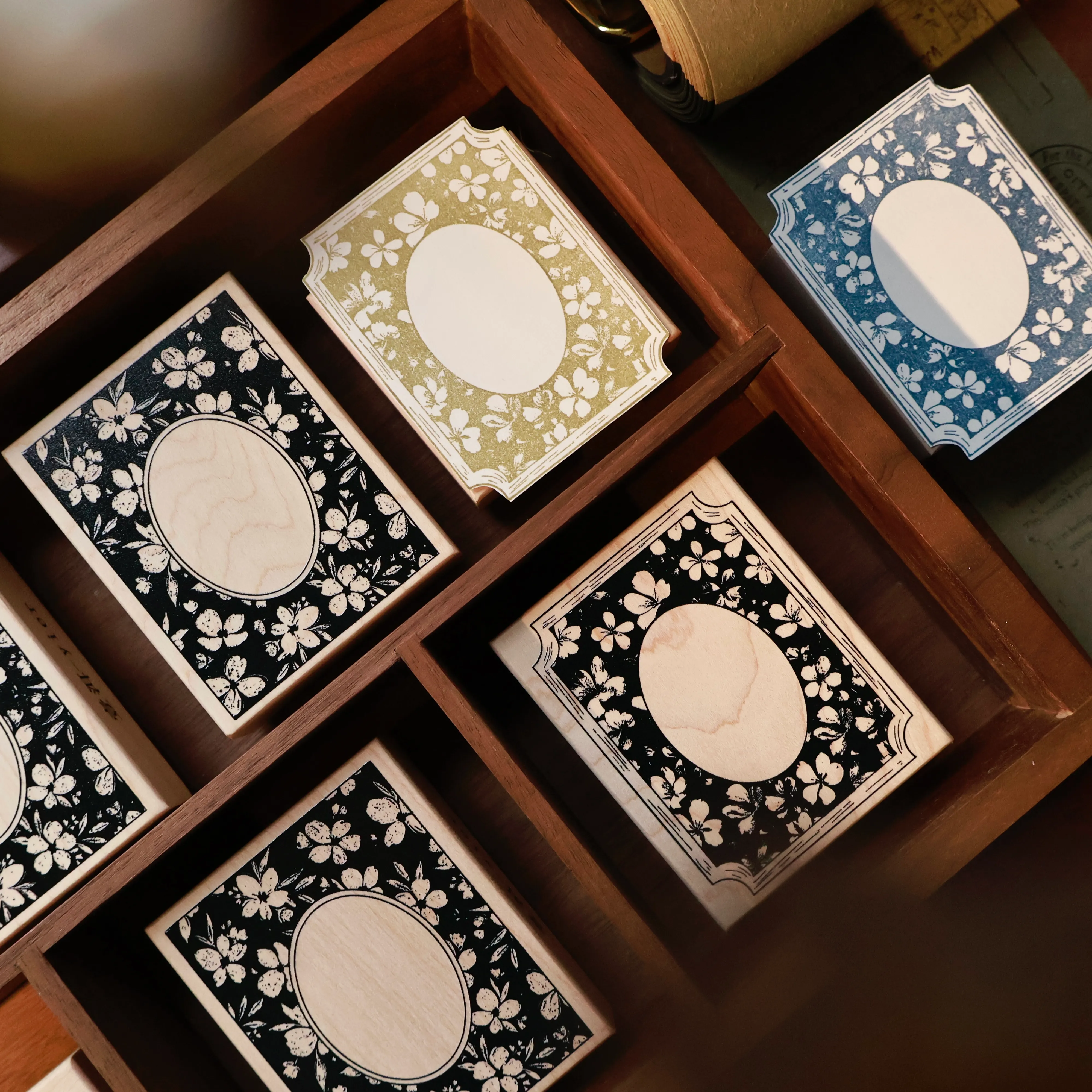 YIER Studio Flower Frame Wood Stamp