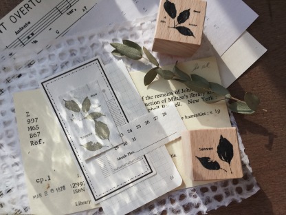 Zoey Studio Small Flower Wood Stamp