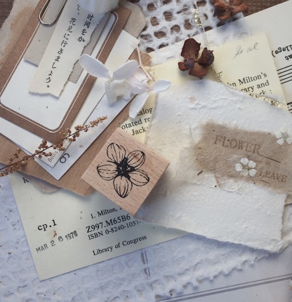 Zoey Studio Small Flower Wood Stamp