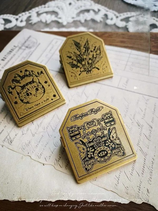 Telephone cat TN brass paper clips