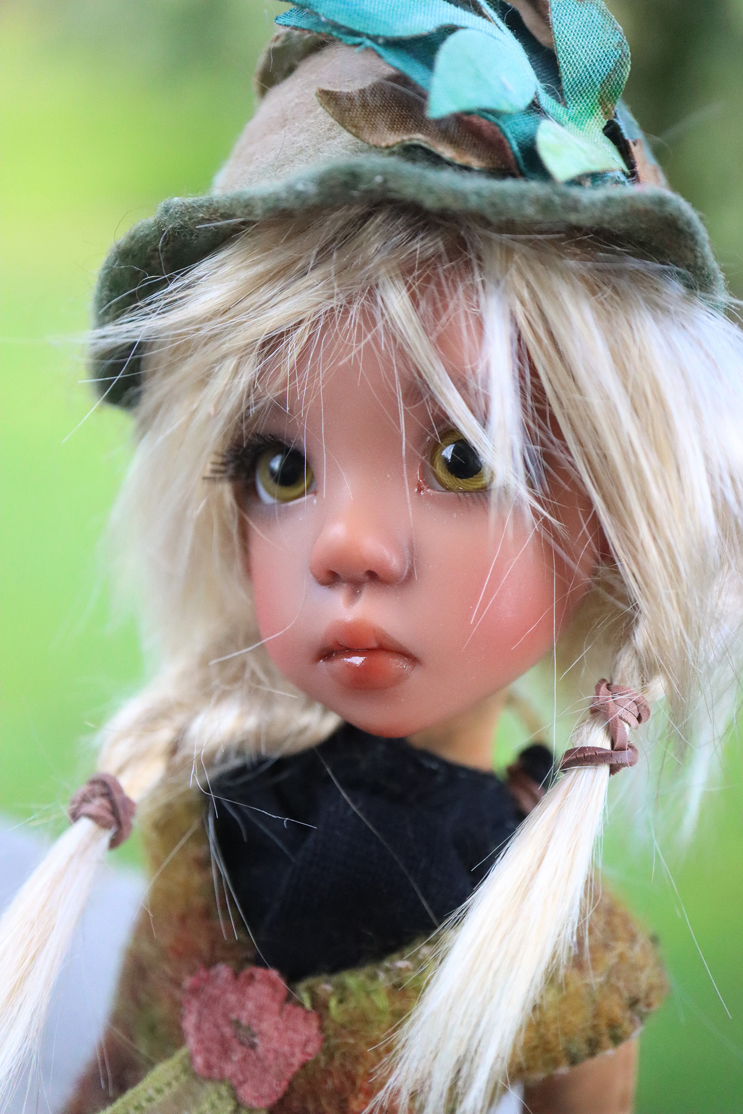 Mini Coffee Tan Elf Missy