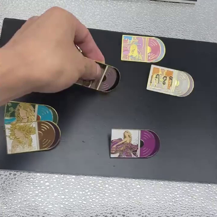 Tay*lor S wift Metal Brooch Badge Decoration 