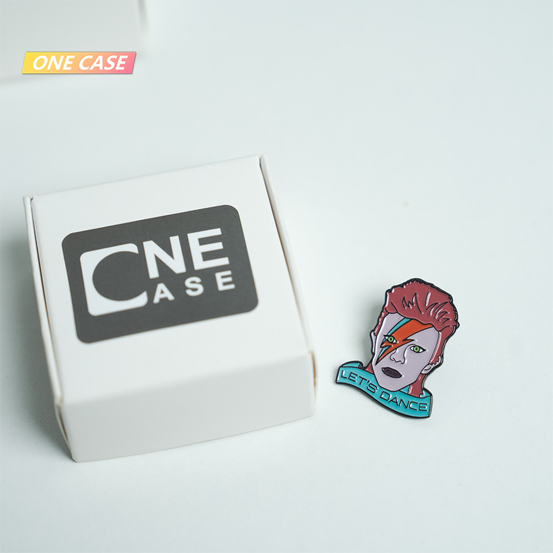 P inkF lyod  Rock Musician Band Retro Brooch Badge Pin