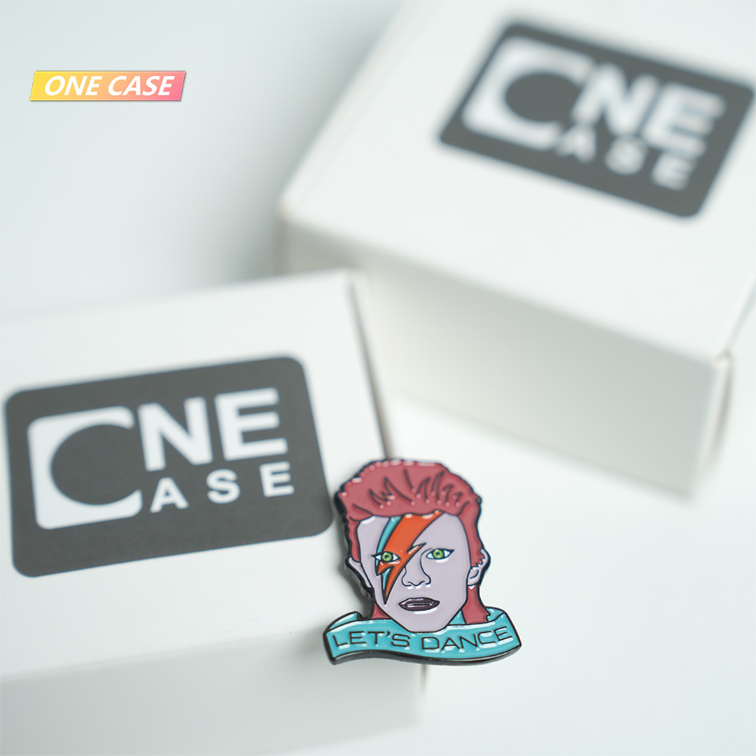 P inkF lyod  Rock Musician Band Retro Brooch Badge Pin