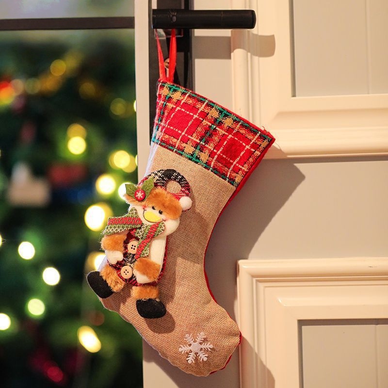 Wall-Mounted Christmas Tree: Festive Cheer, Zero Space Compromise