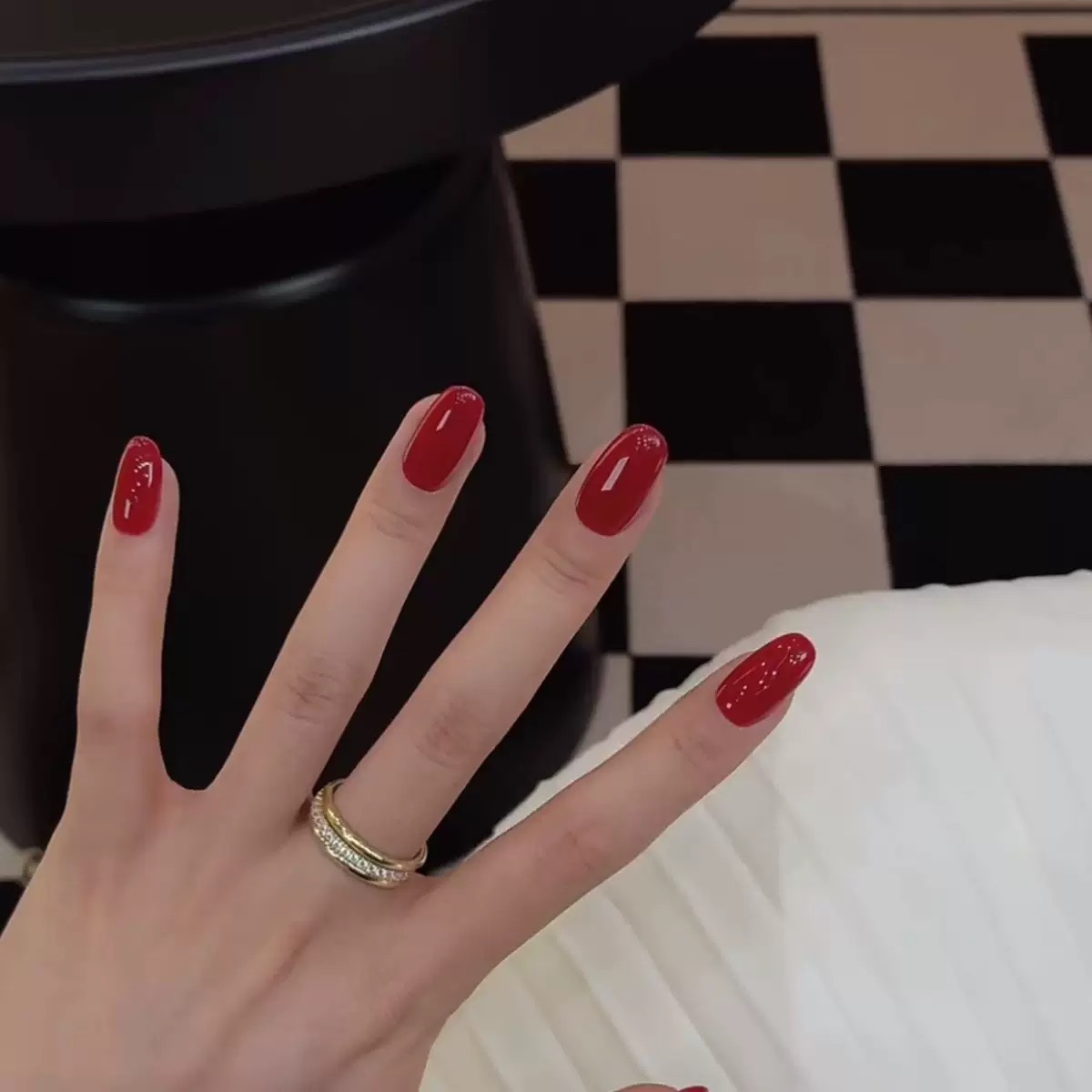 Elegant Red Medium Nails