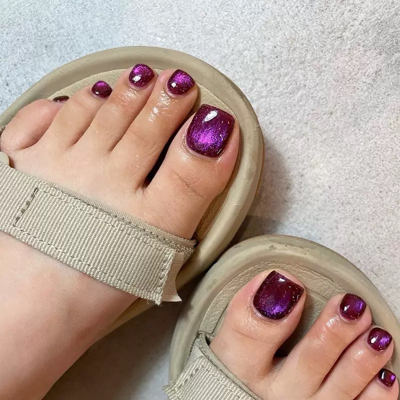 Dark Purple Cat Eyes Toe Nails