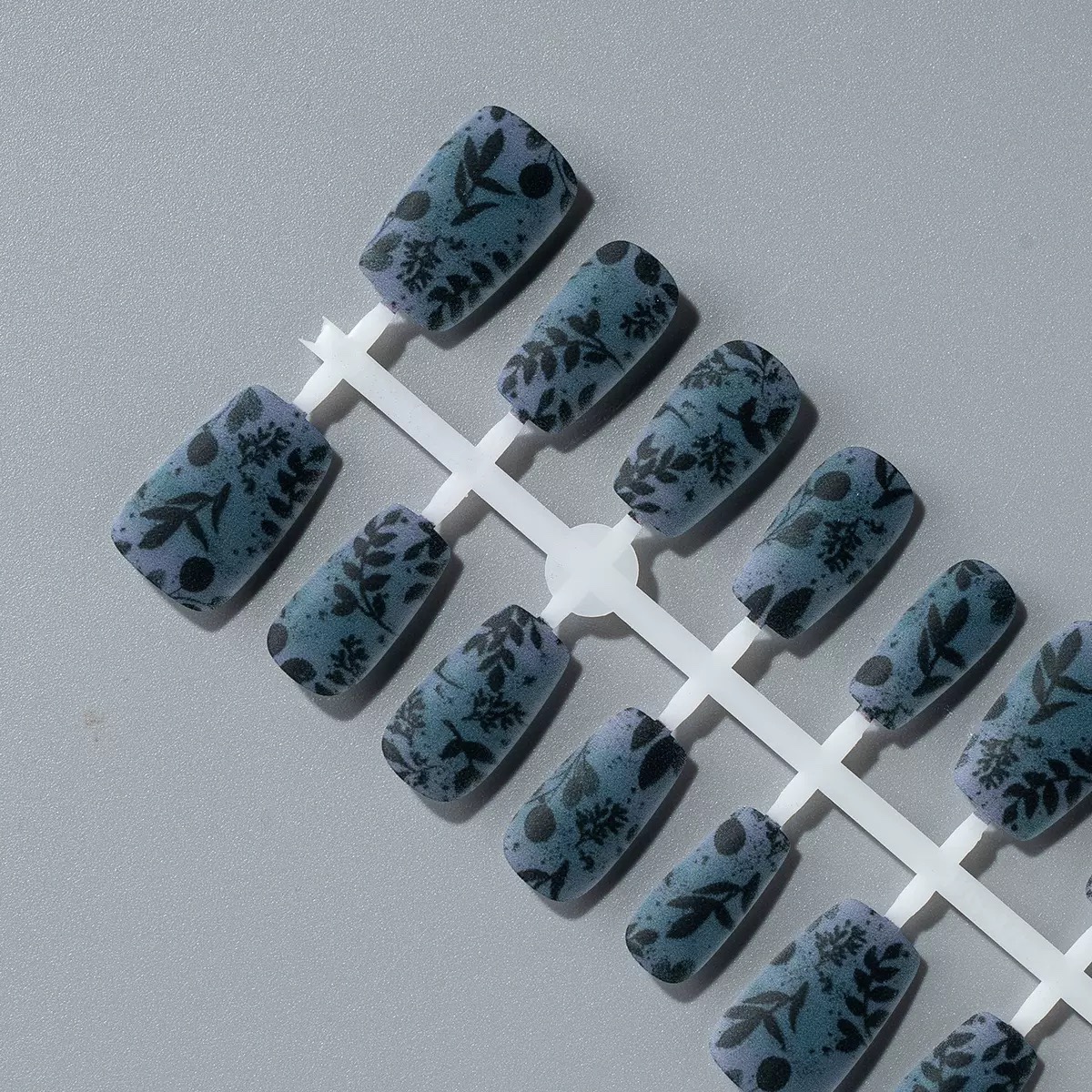 Winter Scrub Tree leaf Christmas Medium Nails