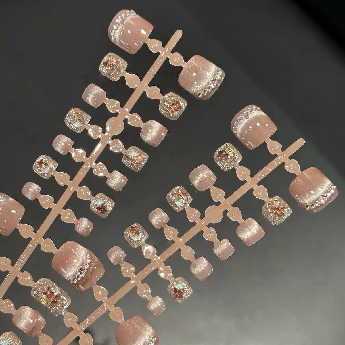 Nude Pink Cat Eyes Toenails 42pcs