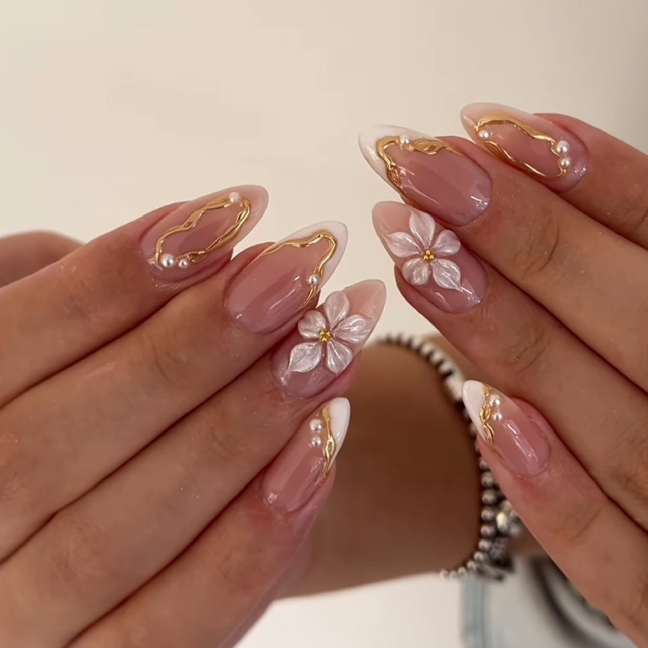 3D Golden Line Medium Nails