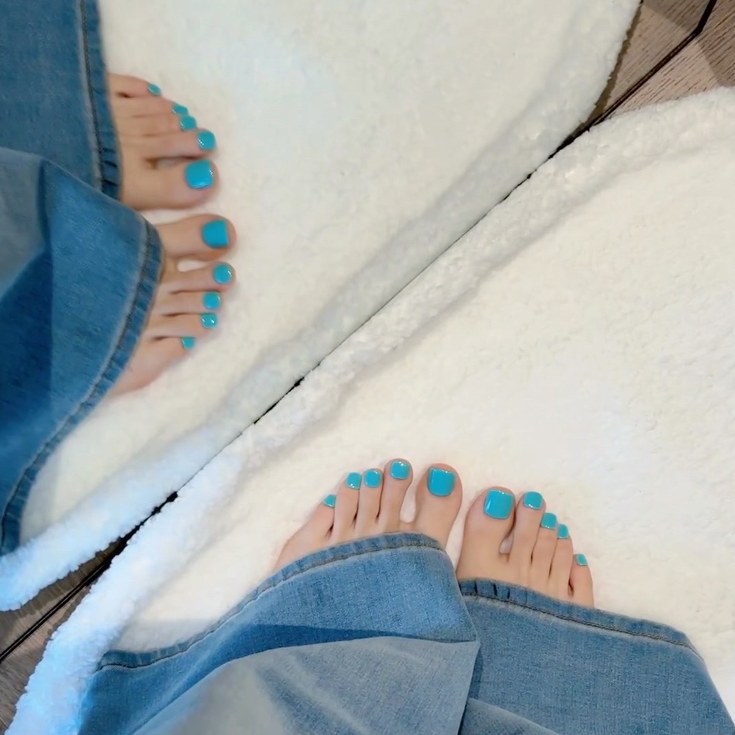 Tiffany Blue Toe Nails 42pcs