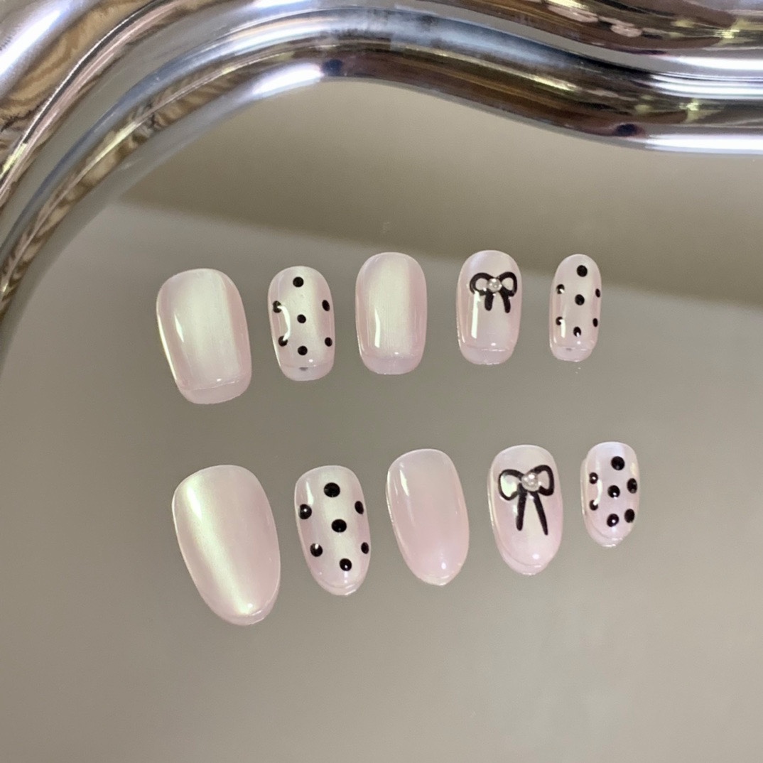 Elegant Dot Handmade Nails