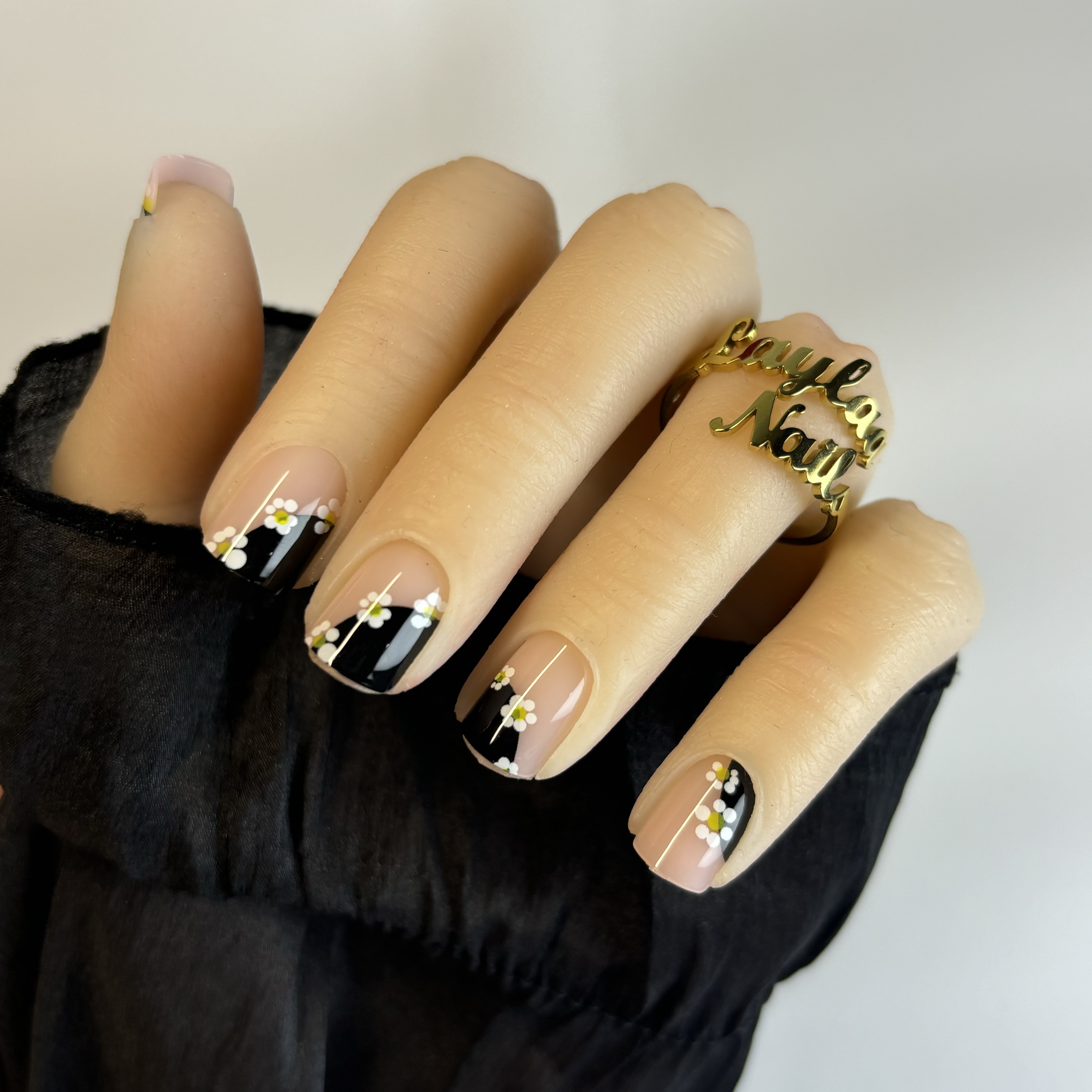 S33 Sunflower Black French Short nails