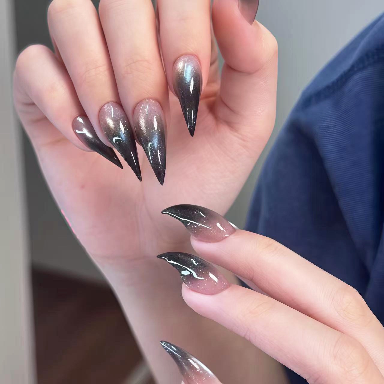 Ombré Black Dragon Medium Nails 30pcs